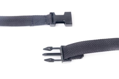 kayışı üzerinde siyah plastik toka