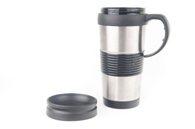 Beyaz arka plan üzerinde izole, metal kupa