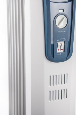 Beyaz arka plan üzerinde izole yağ ısıtıcı