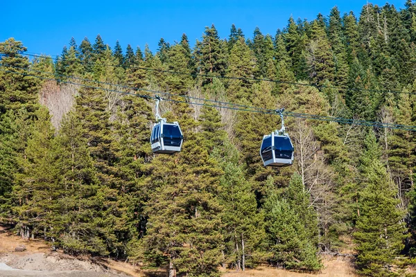 Ski lift in the mountains — Stock Photo, Image