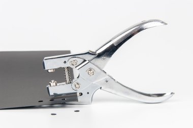 Ofis Yumruklama Birimi beyaz arkaplanda izole edildi