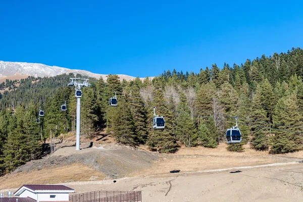 Telesilla en las montañas — Foto de Stock