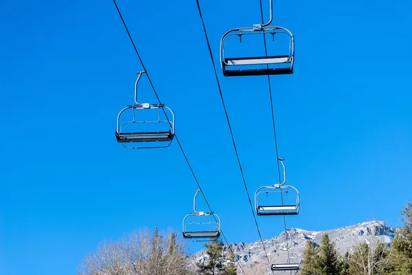 Ski lift in the mountains — Stock Photo, Image