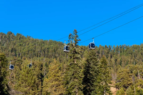 Telesilla en las montañas — Foto de Stock