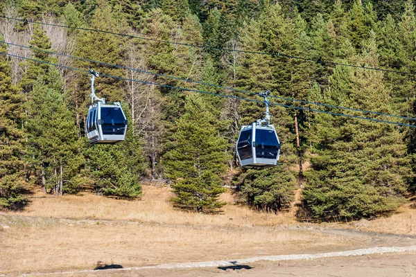 Ski lift in the mountains — Stock Photo, Image