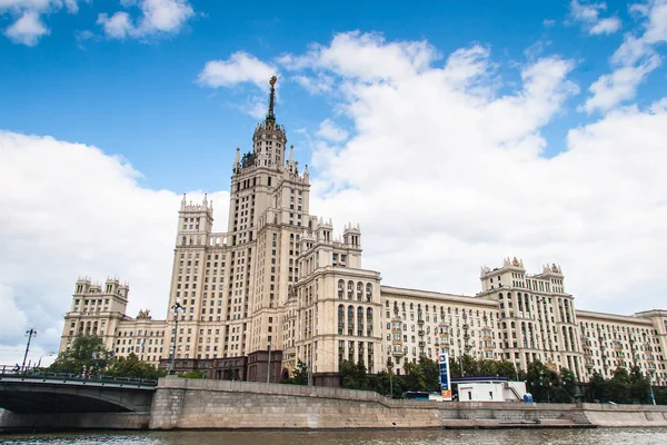 Edifício de aterro kotelnicheskaya — Fotografia de Stock