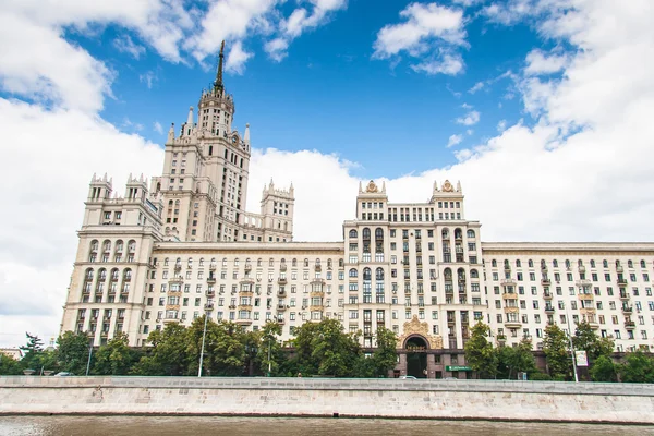 Edificio argine kotelnicheskaya — Foto Stock