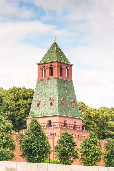 Kremlin van Moskou gebouw in zomertijd — Stockfoto