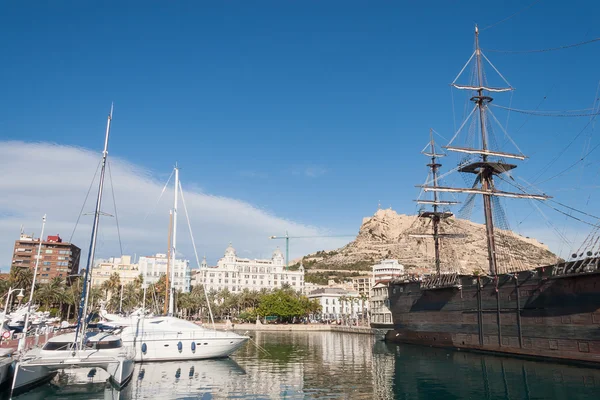 Hamnen i alicante, Spanien — Stockfoto