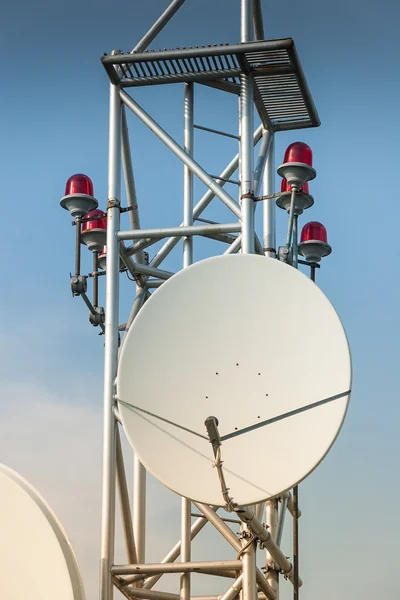 Satellite antenna on roof — Stock fotografie