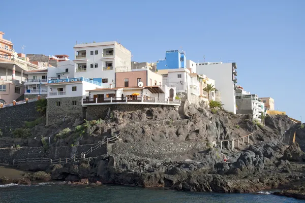 Rocks and homes — Stock Photo, Image