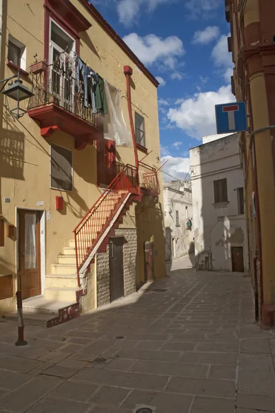 Calle en la pequeña ciudad italiana — Foto de Stock