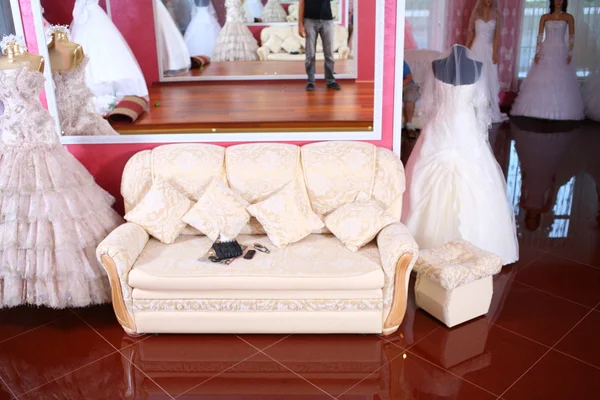 Vestido de bodas en un maniquí —  Fotos de Stock