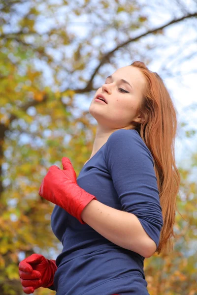 Close-up portrait of a beautiful red-headed girl posing — Stock Photo, Image