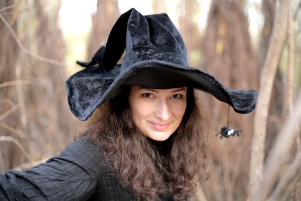 Gothic girl in park next to tree gothic girl in park next to tree — Stock Photo, Image