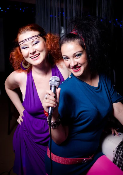 Portrait of a woman singing — Stock Photo, Image