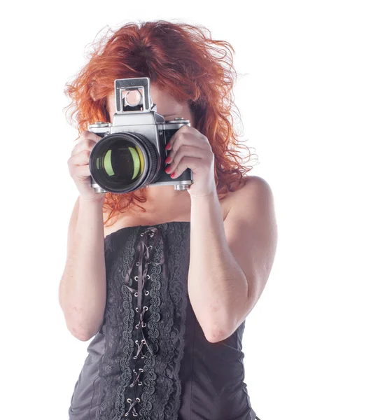 Красивая женщина с камерой — стоковое фото