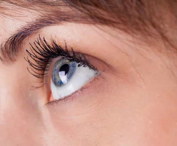 Schöne Mädchen offene Augen Nahaufnahme — Stockfoto