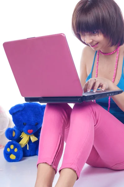 Sexy Mädchen mit einem Laptop — Stockfoto