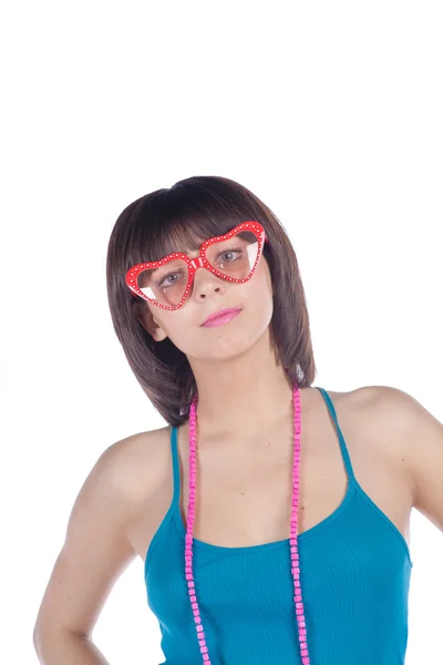 Улыбающаяся девушка в солнечных очках — стоковое фото