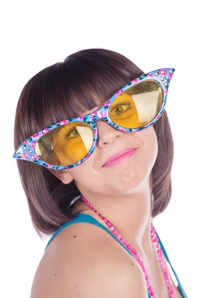 Lächelndes schönes Mädchen mit Brille auf Weiß — Stockfoto