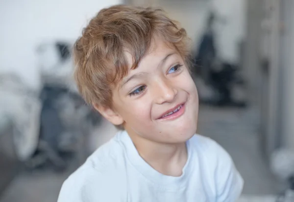 Retrato de primer plano del niño pequeño —  Fotos de Stock