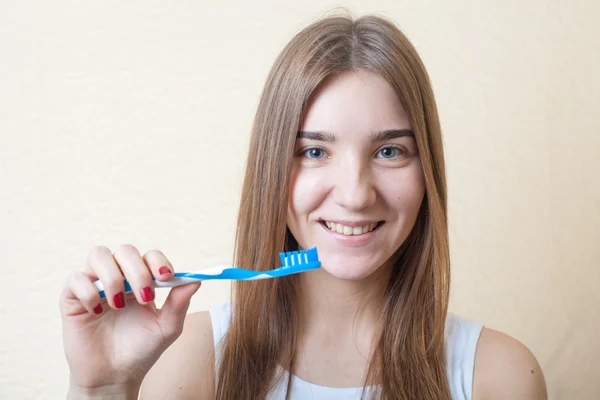 Portrait Of A Blond Woman Brushing Her Teeth — Stock Photo, Image