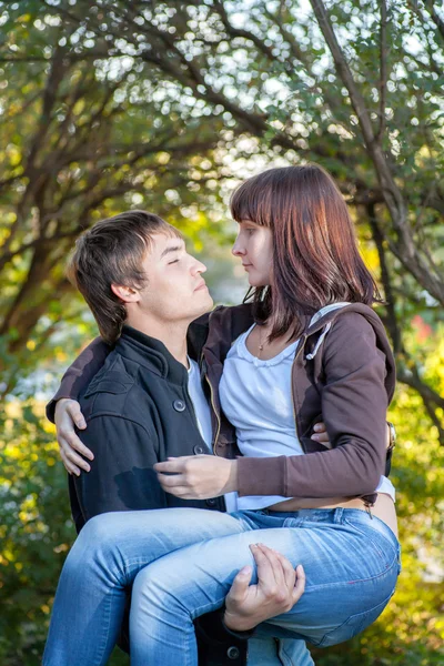 Feliz jovem casal. — Fotografia de Stock