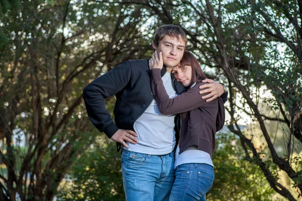 Retrato de una pareja feliz... — Foto de Stock