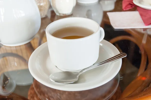 Xícara de chá na taça — Fotografia de Stock