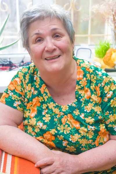 Porträt einer Seniorin — Stockfoto