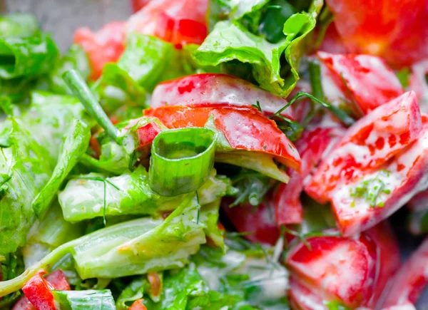 Вкусный и свежий салат Цезарь — стоковое фото