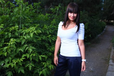 genç esmer kızın rahatlatıcı