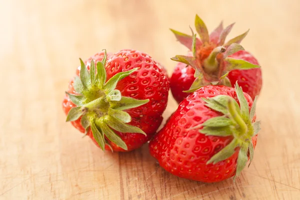 Three strawberries, Fragaria — Stock Photo, Image
