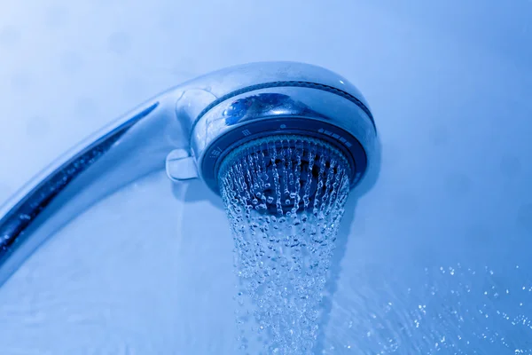 Ducha y gotas de agua volando . —  Fotos de Stock