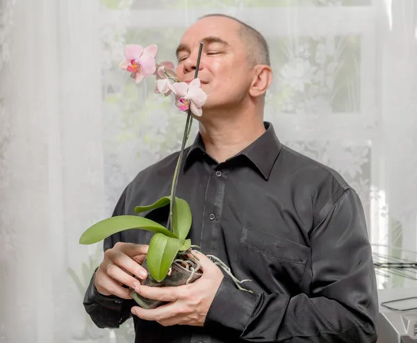 Portret van een man van middelbare leeftijd — Stockfoto