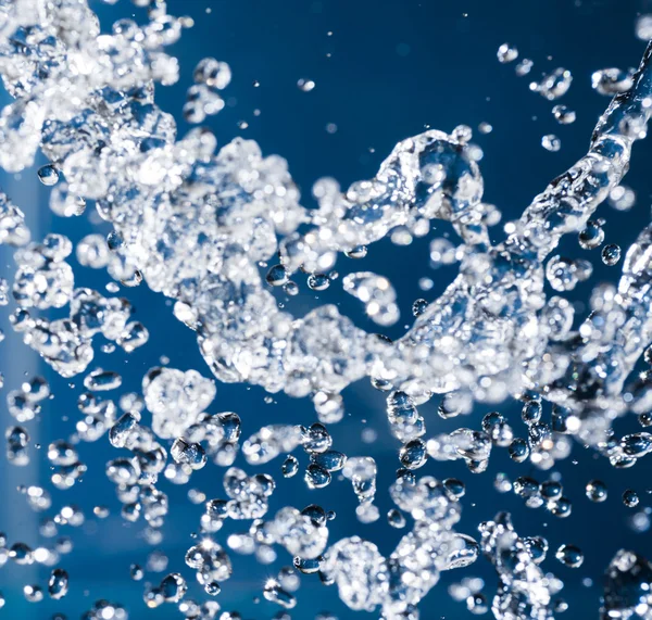 Gotas de agua levitantes —  Fotos de Stock