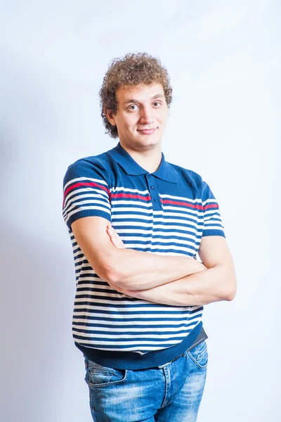 Man in gestripte polo shirt — Stockfoto