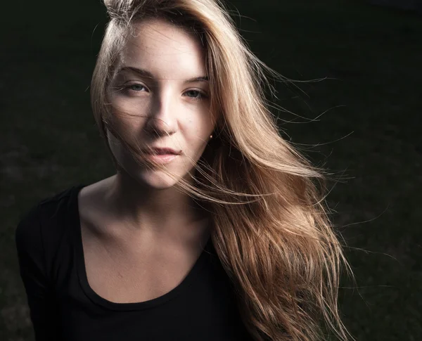 Portrait of sexy blonde at night — Stock Photo, Image