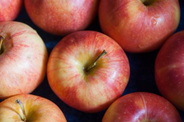 birçok elma