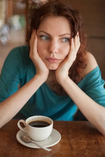 Redhead women sitting in the cafee with cup of coffee — Stock Photo, Image