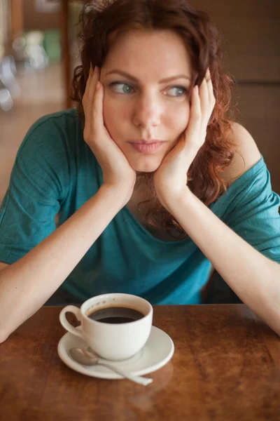 Redhead women sitting in the cafee with cup of coffee — Stock Photo, Image