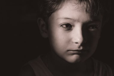 üzgün çocuk, karanlık, headshot