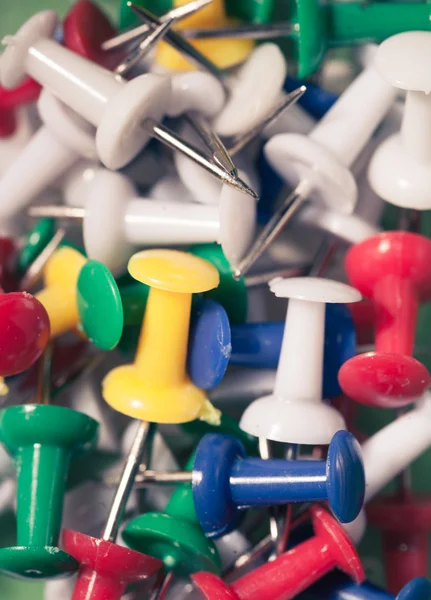 Färgglada push-pins — Stockfoto