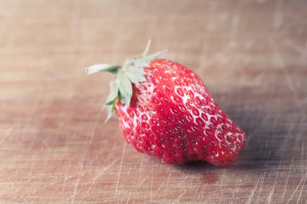 Fresh strawberry on the wood plank — Stock Photo, Image