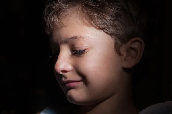 üzgün çocuk, karanlık, headshot