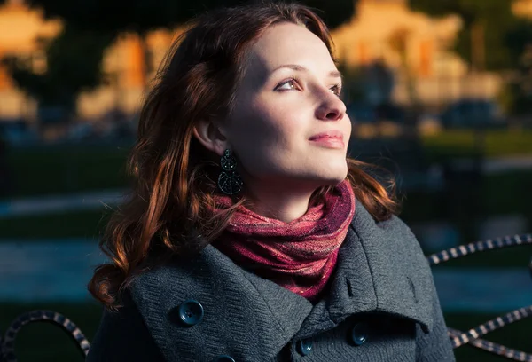 Redhead at fall — Stock Photo, Image