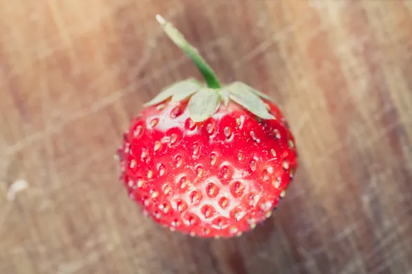 Fresh strawberry on the wood plank — Stock Photo, Image