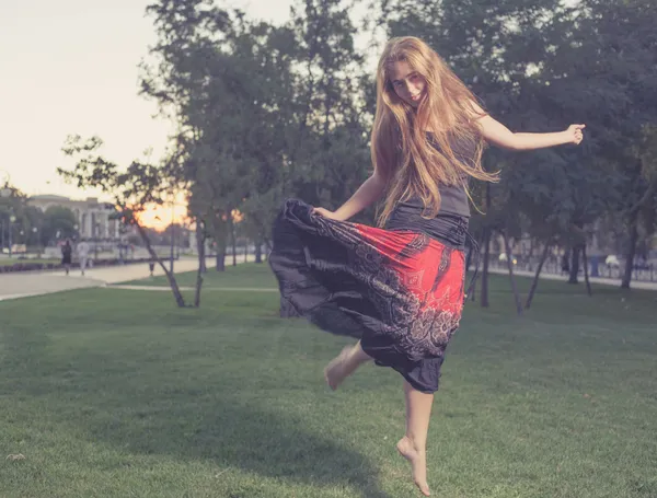 Woman jump — Stock Photo, Image