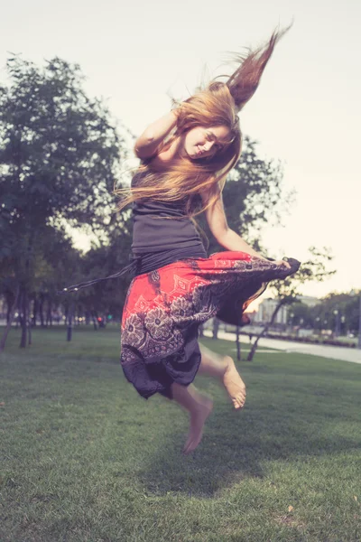 Girl jumping like flying bird — Stock Photo, Image